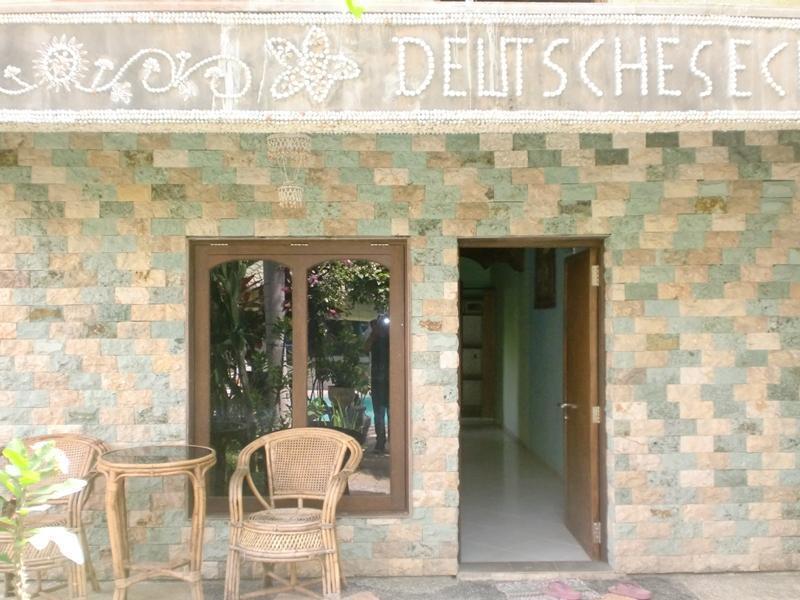 ホテル Deutsches-Eck Rikesti ロヴィーナ エクステリア 写真